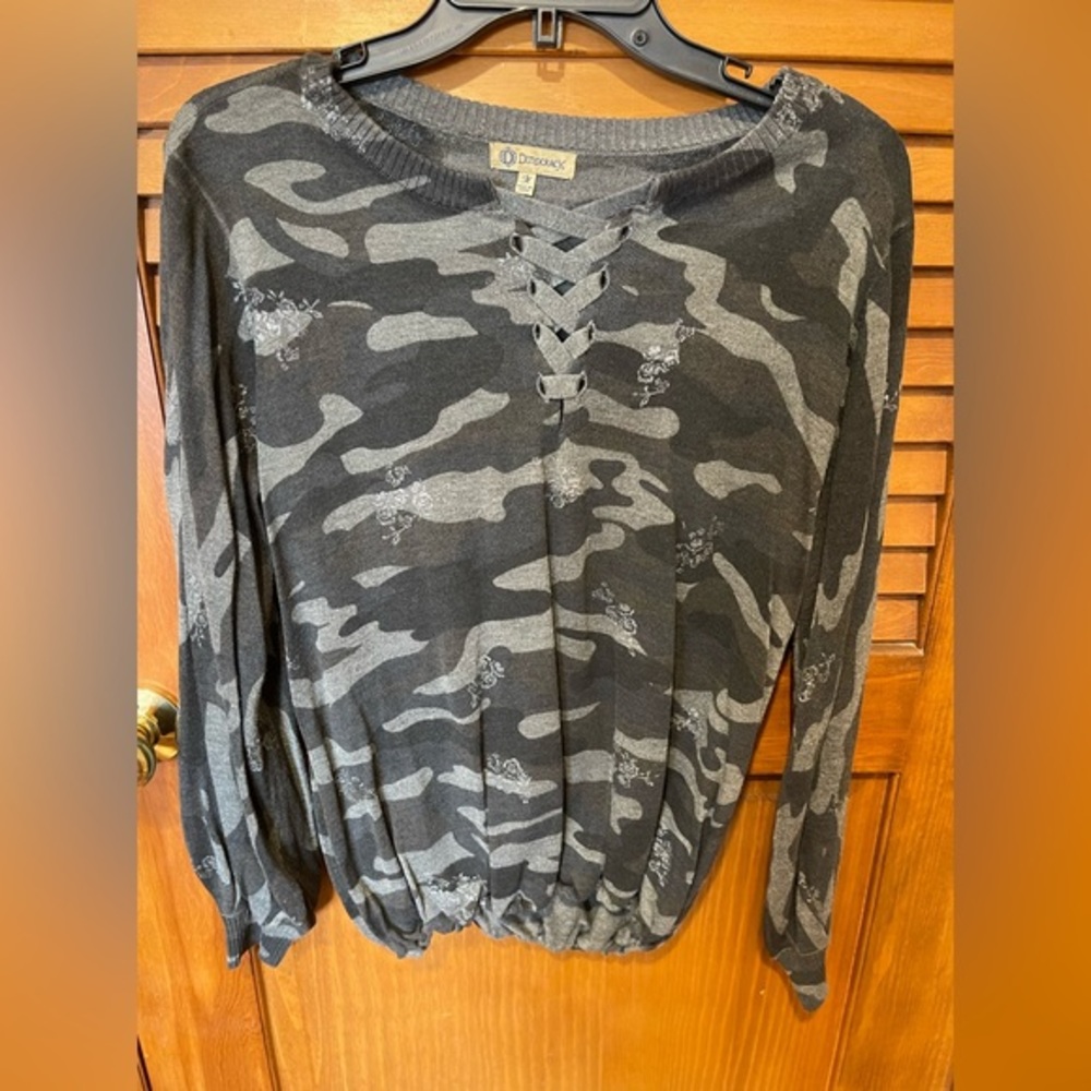 Camouflage sweater‎